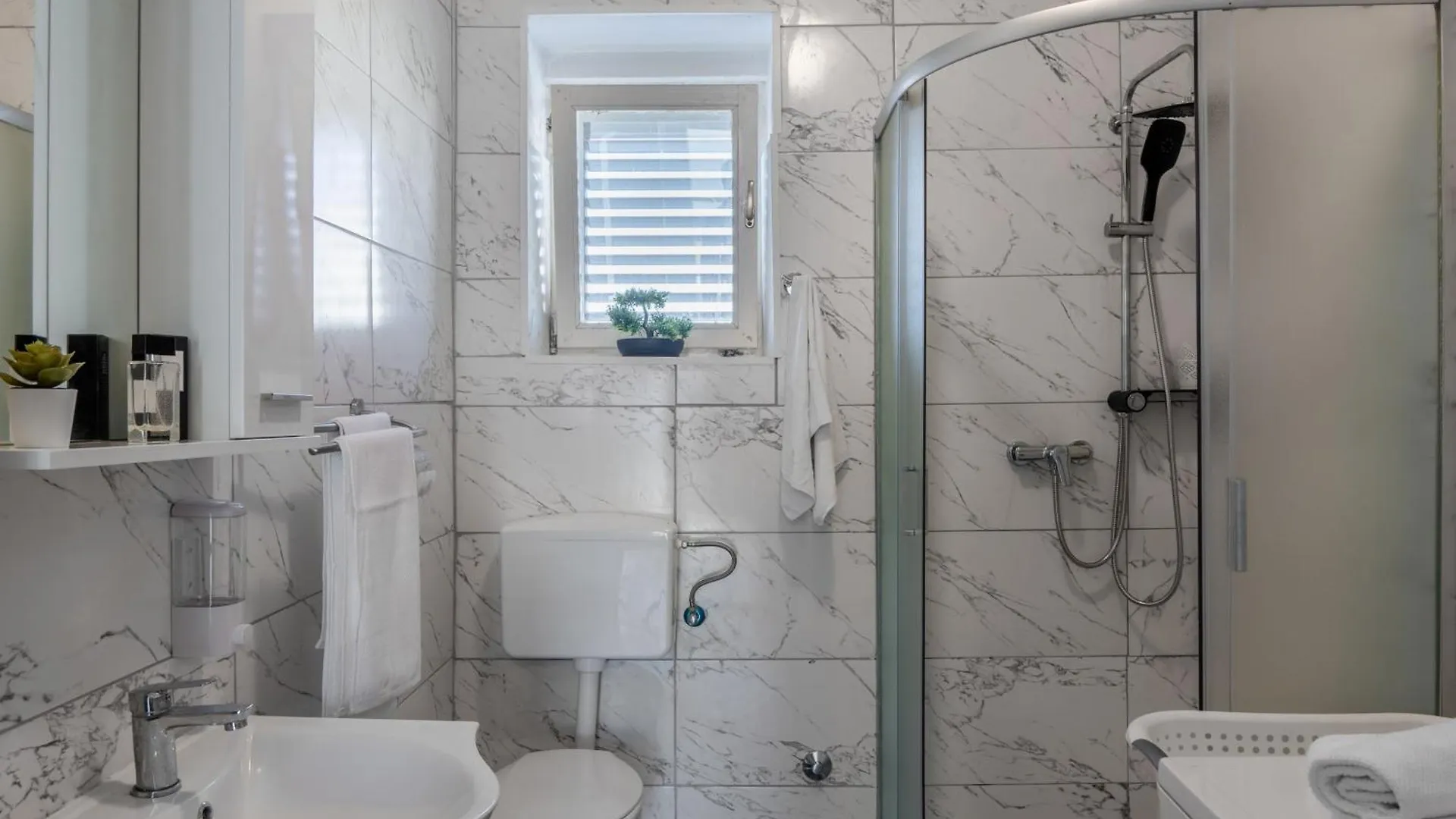Apartment Floreani Vir