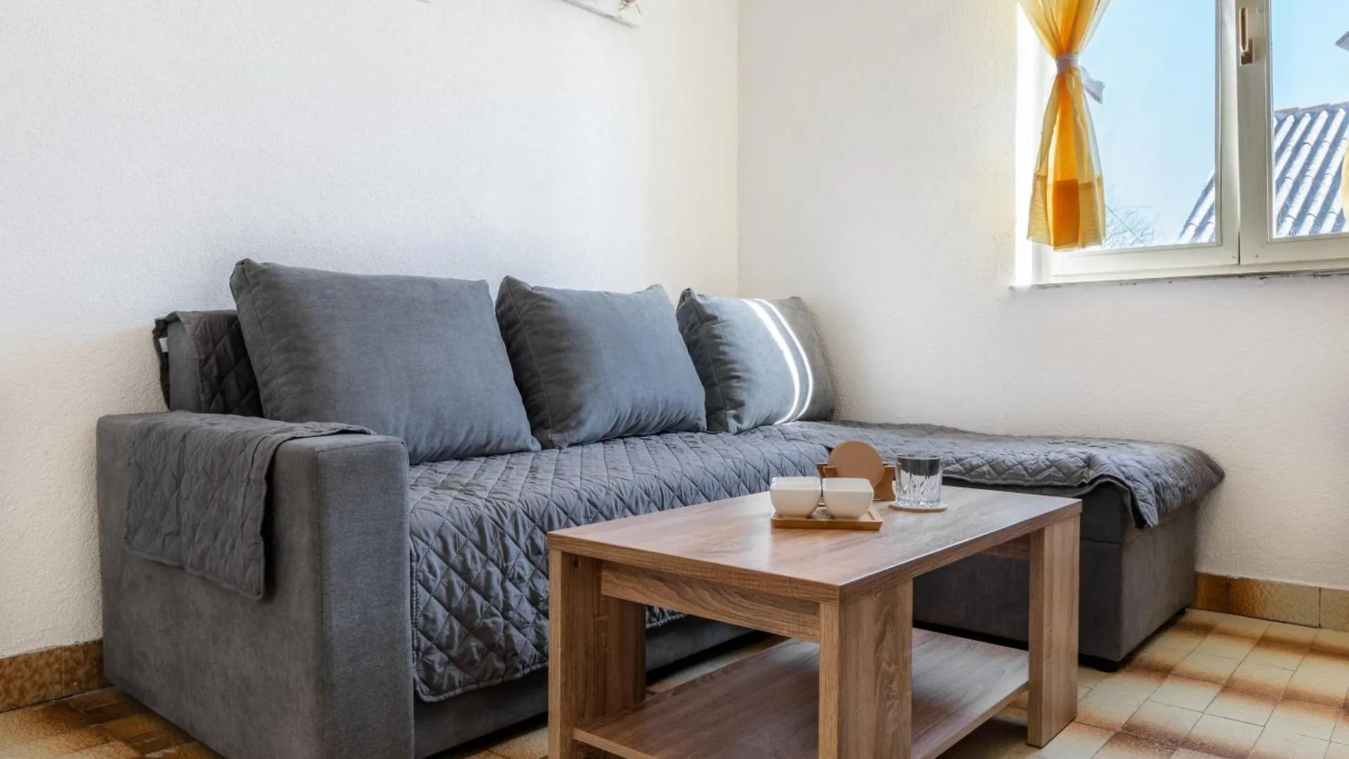 Apartment Floreani Vir 0*,