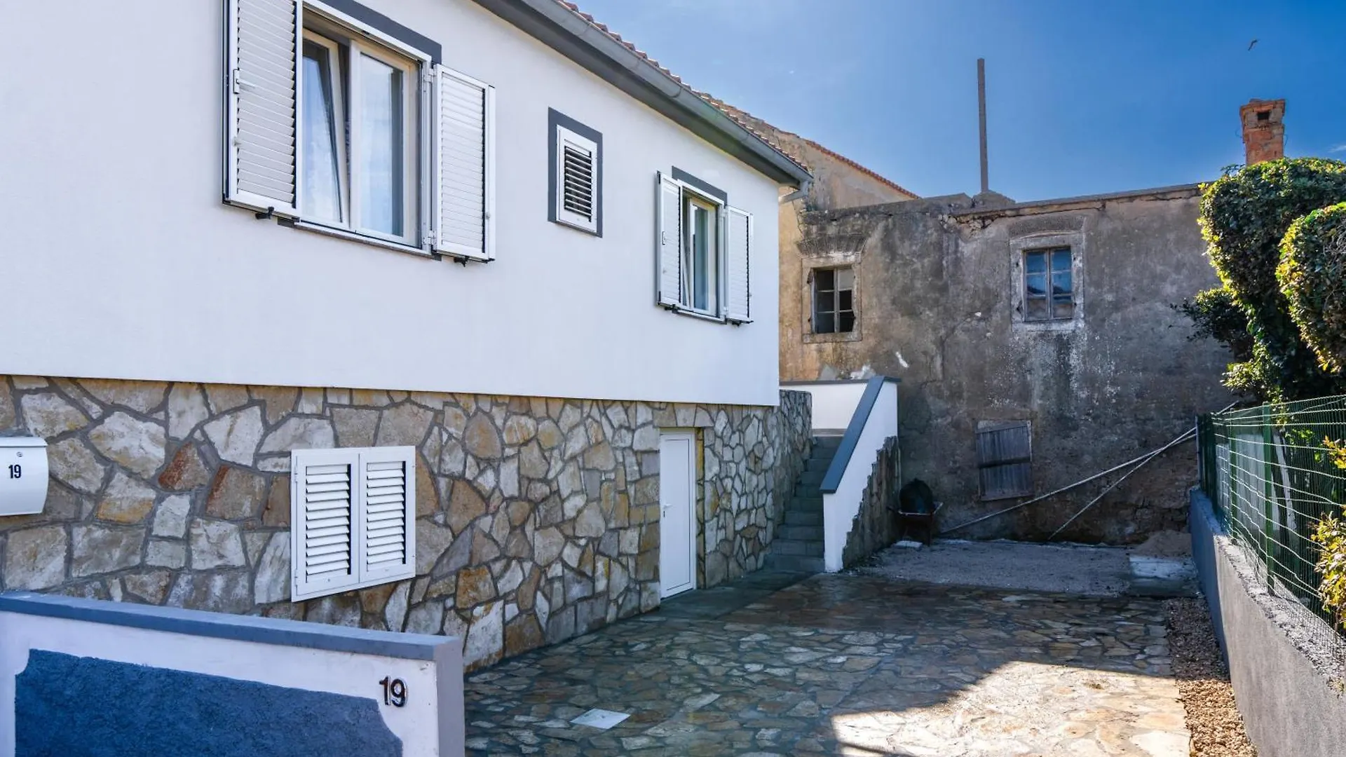 Apartment Floreani Vir