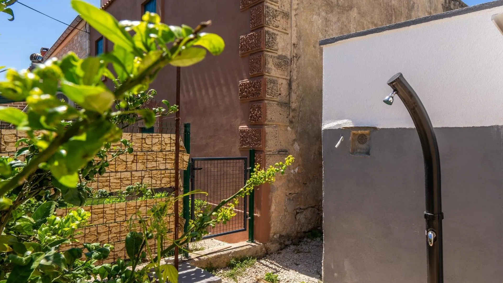 Apartment Floreani Vir Croatia