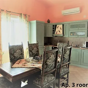Apartament Deby House, Vir