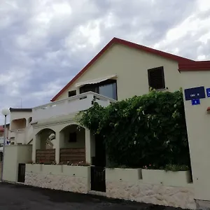 Apartament Bonita, Vir