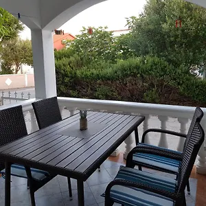 Apartament Marijeta, Vir