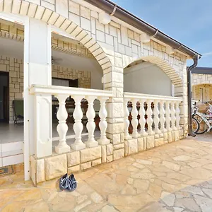 Apartament Puntadura, Vir